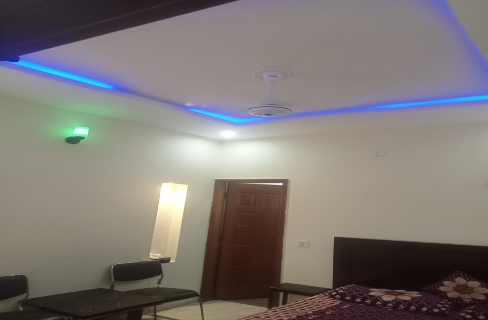 Hostel Rooms Available for Girls 2 to 5 Seaters Near University of Lahore