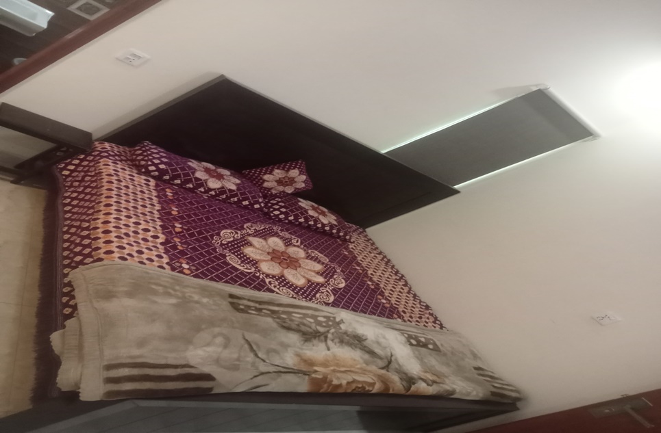 Hostel Rooms Available for Girls 2 to 5 Seaters Near University of Lahore