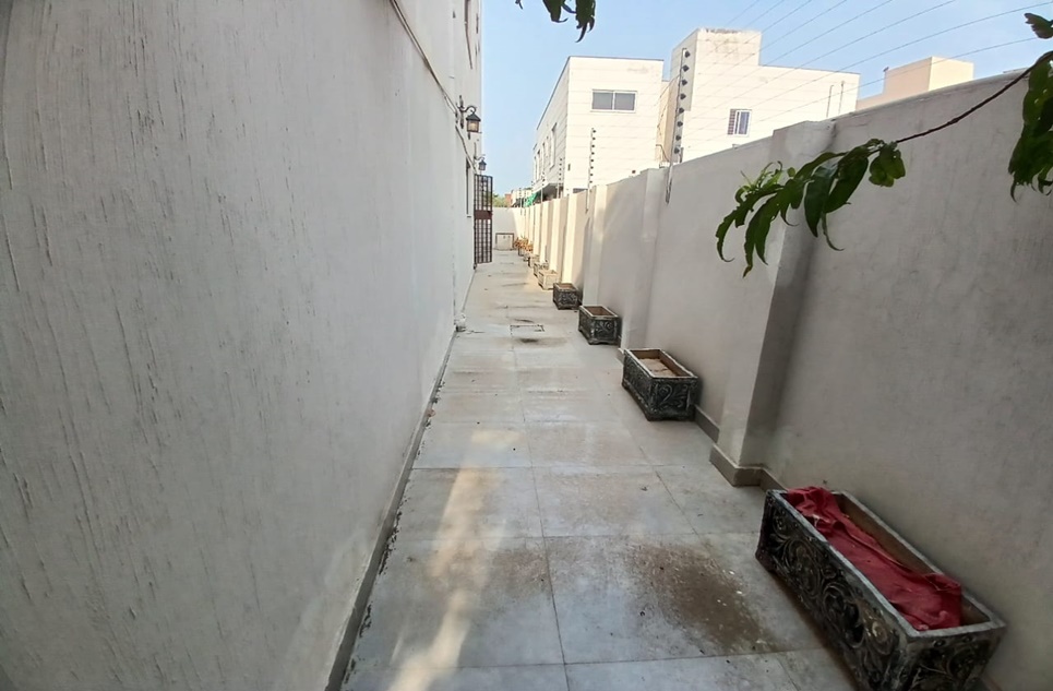 1 kanal house for rent in Phase 6 DHA Lahore