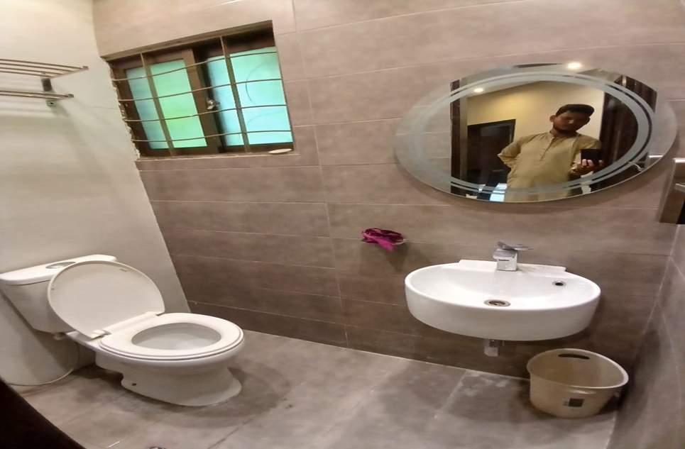1 kanal house for rent in Phase 6 DHA Lahore