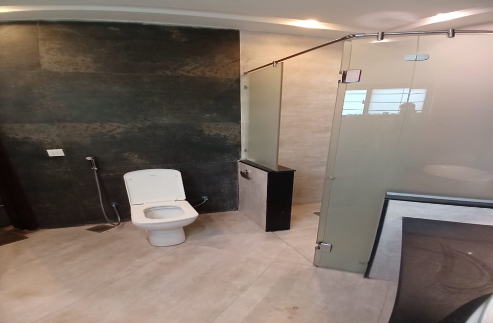 1 kanal house for rent in Phase 6 DHA Lahore