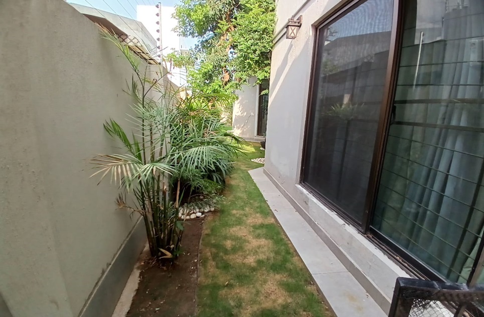 1 kanal house for rent in Phase 6 DHA Lahore