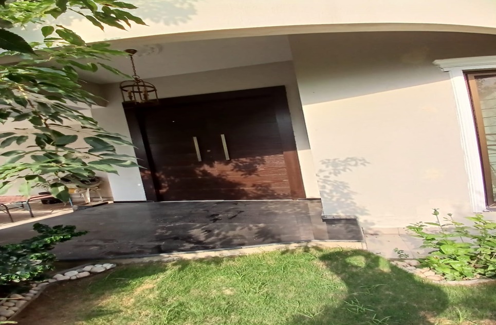 1 kanal house for rent in Phase 6 DHA Lahore