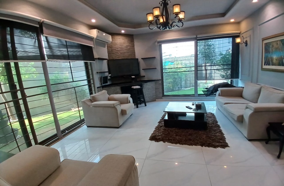 1 kanal house for rent in Phase 6 DHA Lahore