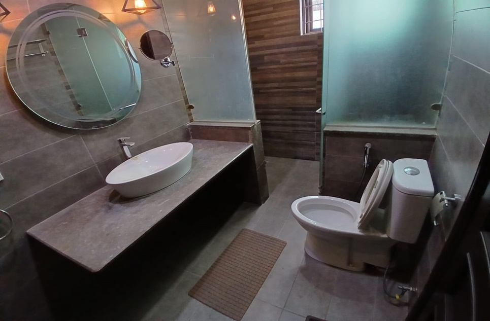 1 kanal house for rent in Phase 6 DHA Lahore