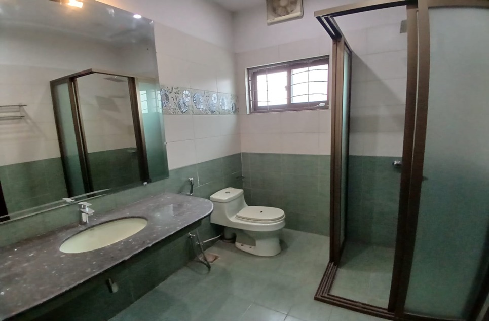 1 kanal house for rent in Phase 6 DHA Lahore