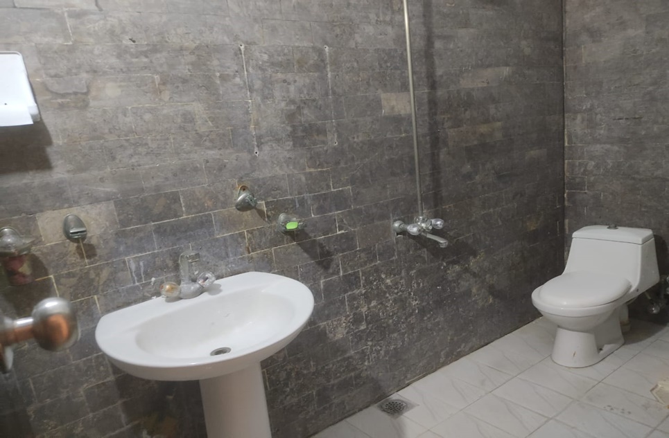 2 kanal house for rent in Gulberg Lahore