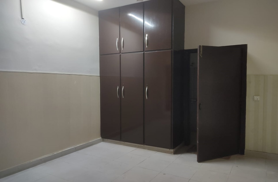 2 kanal house for rent in Gulberg Lahore