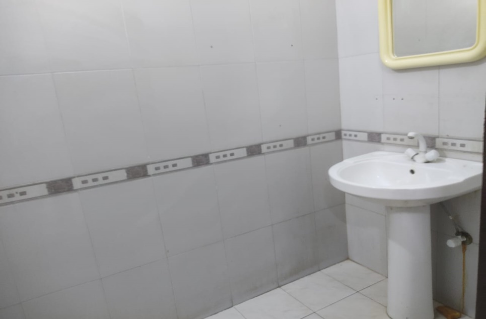 2 kanal house for rent in Gulberg Lahore