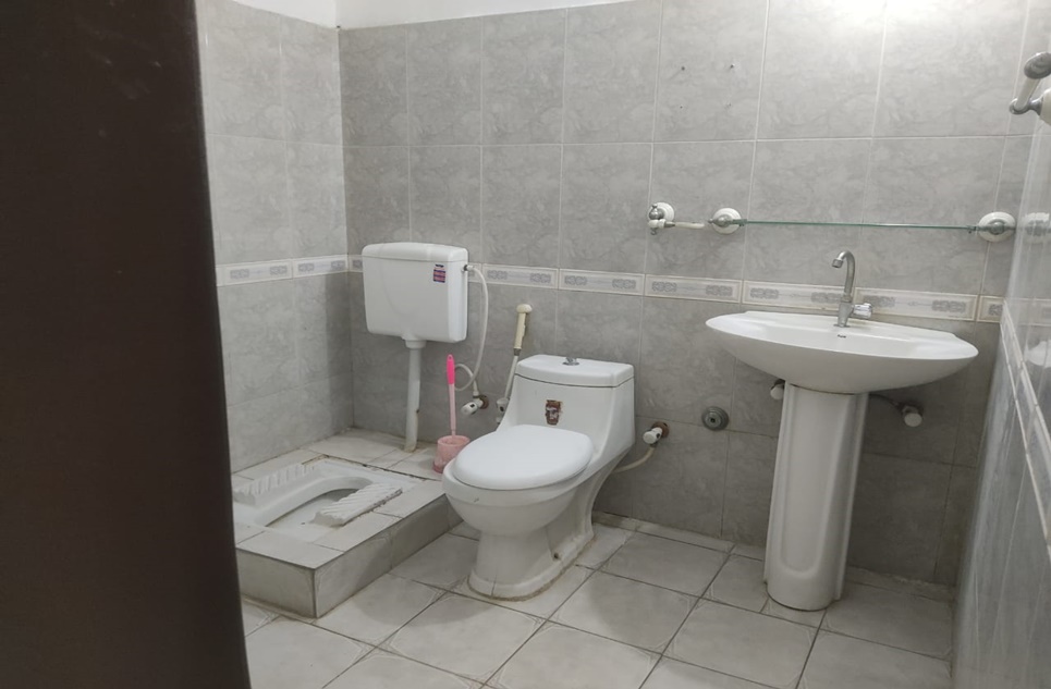 2 kanal house for rent in Gulberg Lahore