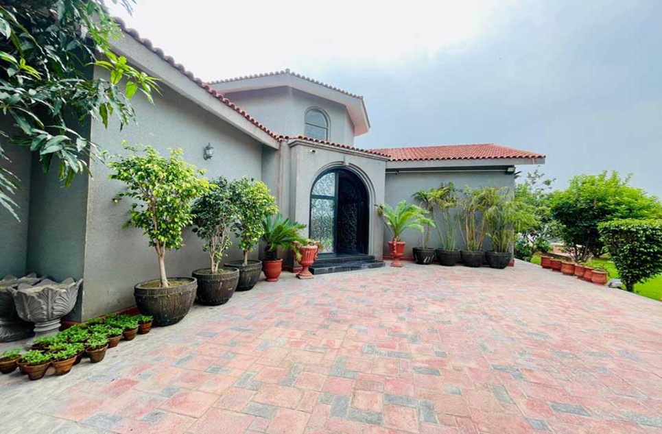 9 kanal farm for sale in Bedian Road Lahore
