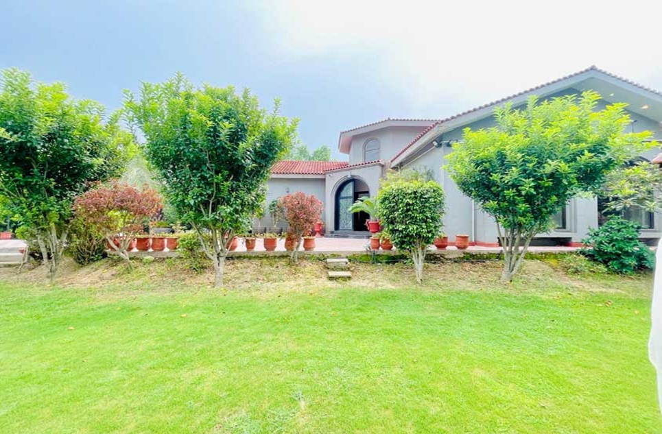 9 kanal farm for sale in Bedian Road Lahore