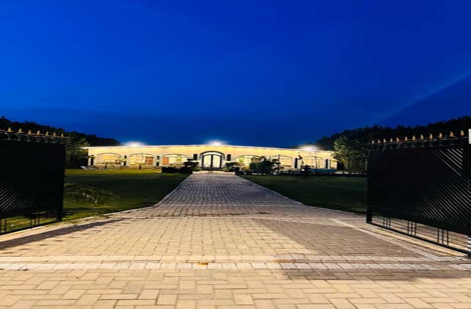 8 kanal farm for sale in Bedian Road Lahore