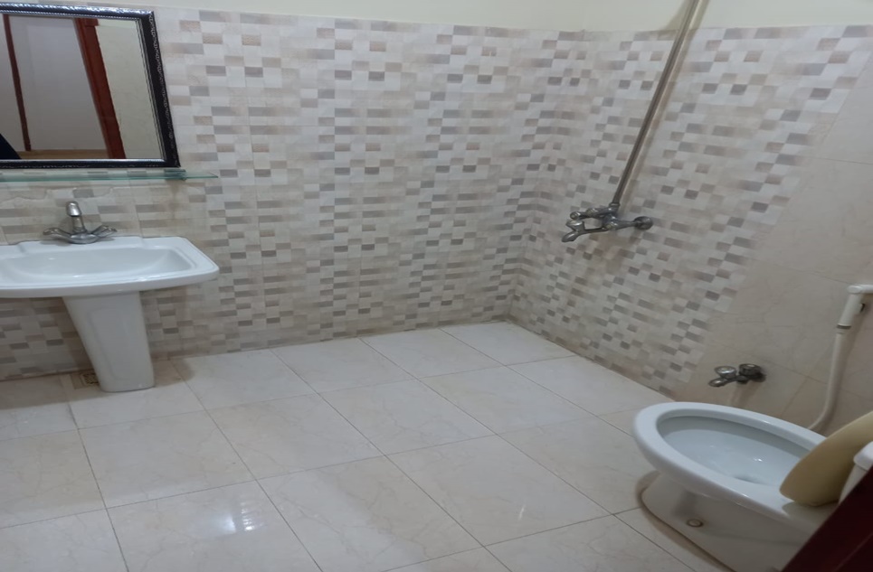 8 Marla House for Rent in Usman Block, Sector B, Bahria Town, Lahore