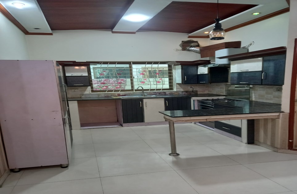 8 Marla House for Rent in Usman Block, Sector B, Bahria Town, Lahore