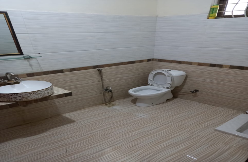 8 Marla House for Rent in Usman Block, Sector B, Bahria Town, Lahore