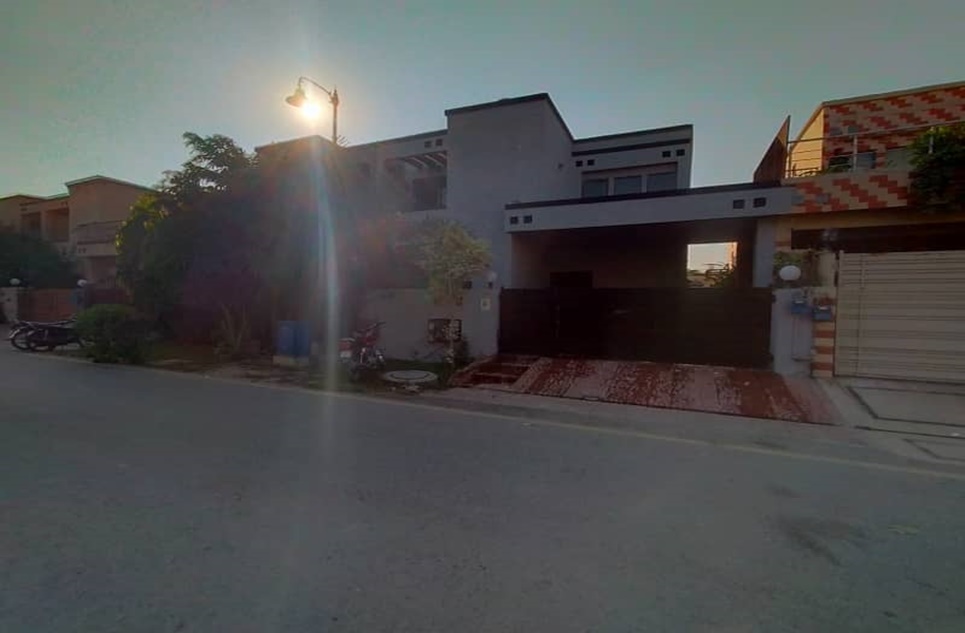 10 marla house for rent in DHA Lahore