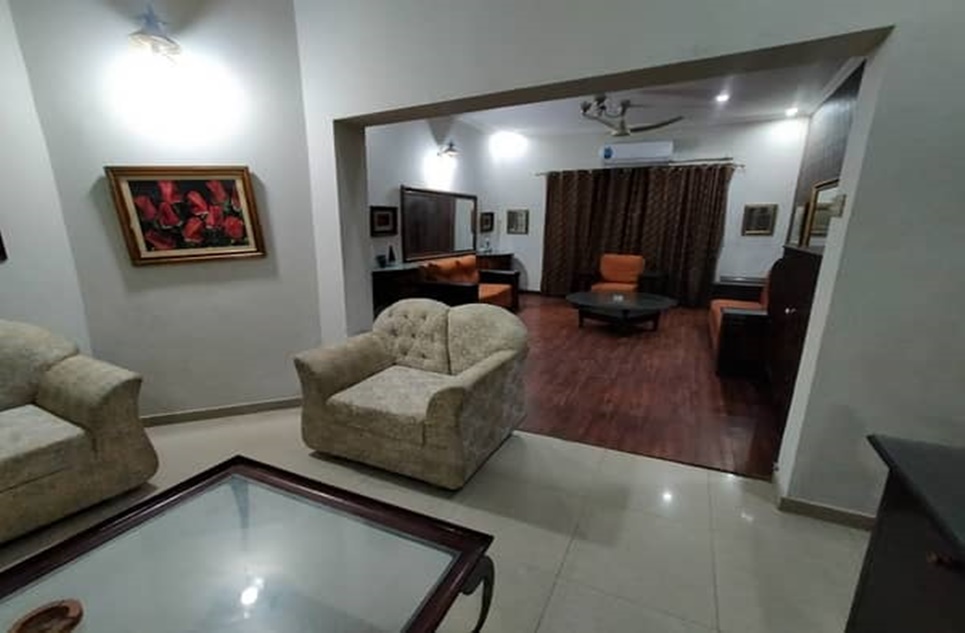 10 marla house for rent in DHA Lahore