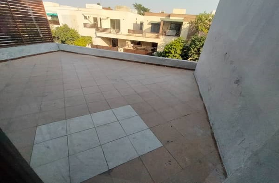 10 marla house for rent in DHA Lahore
