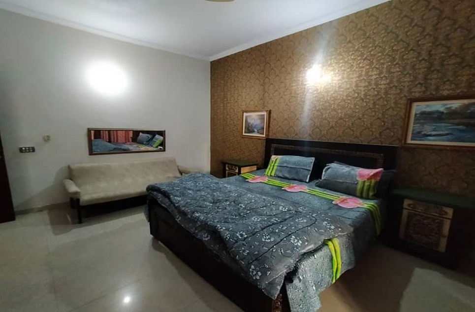 10 marla house for rent in DHA Lahore