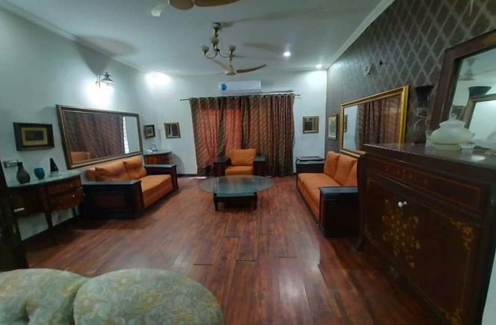 10 marla house for rent in DHA Lahore