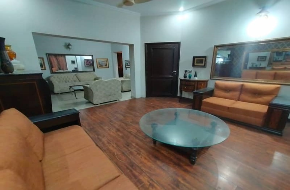 10 marla house for rent in DHA Lahore