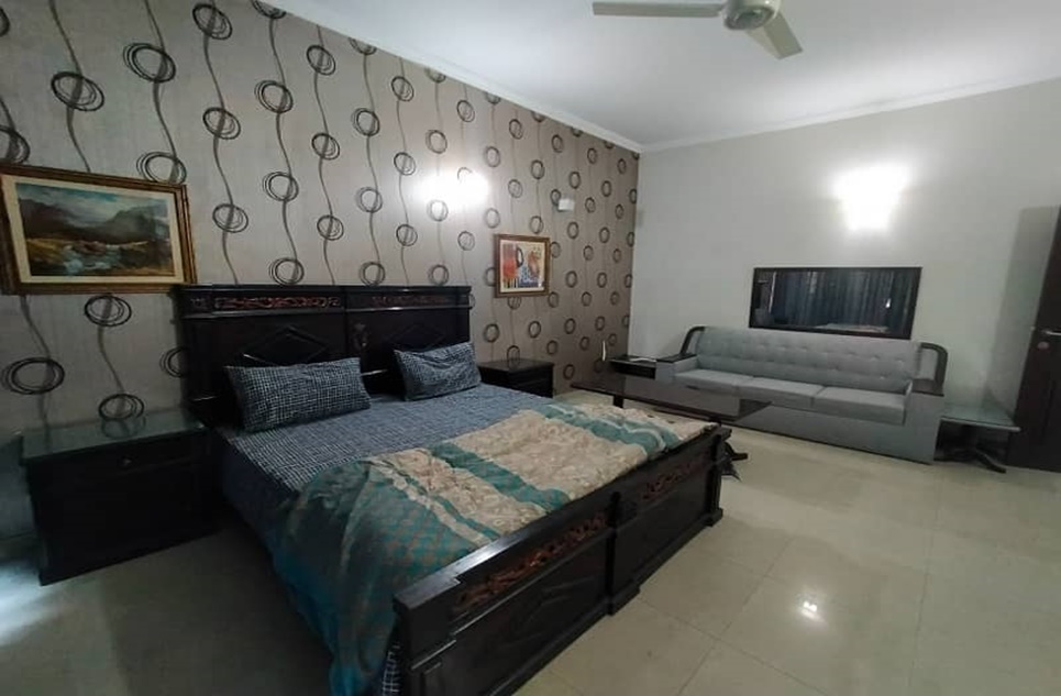 10 marla house for rent in DHA Lahore
