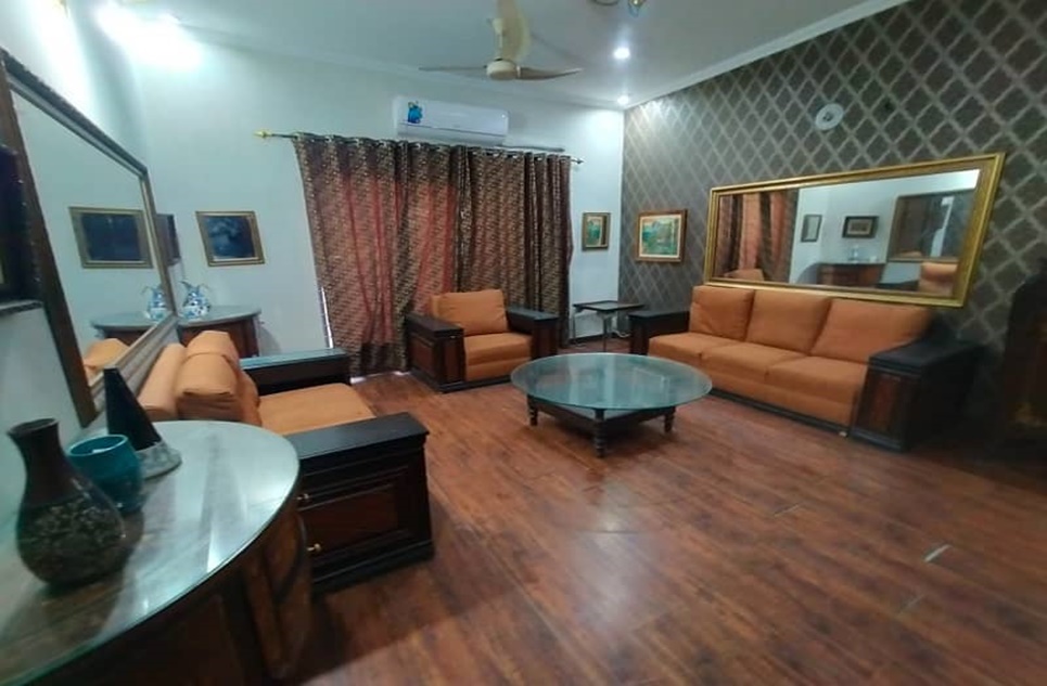 10 marla house for rent in DHA Lahore