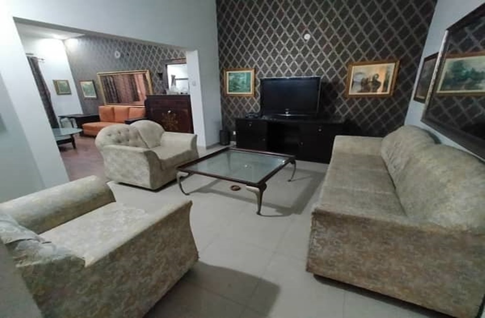 10 marla house for rent in DHA Lahore