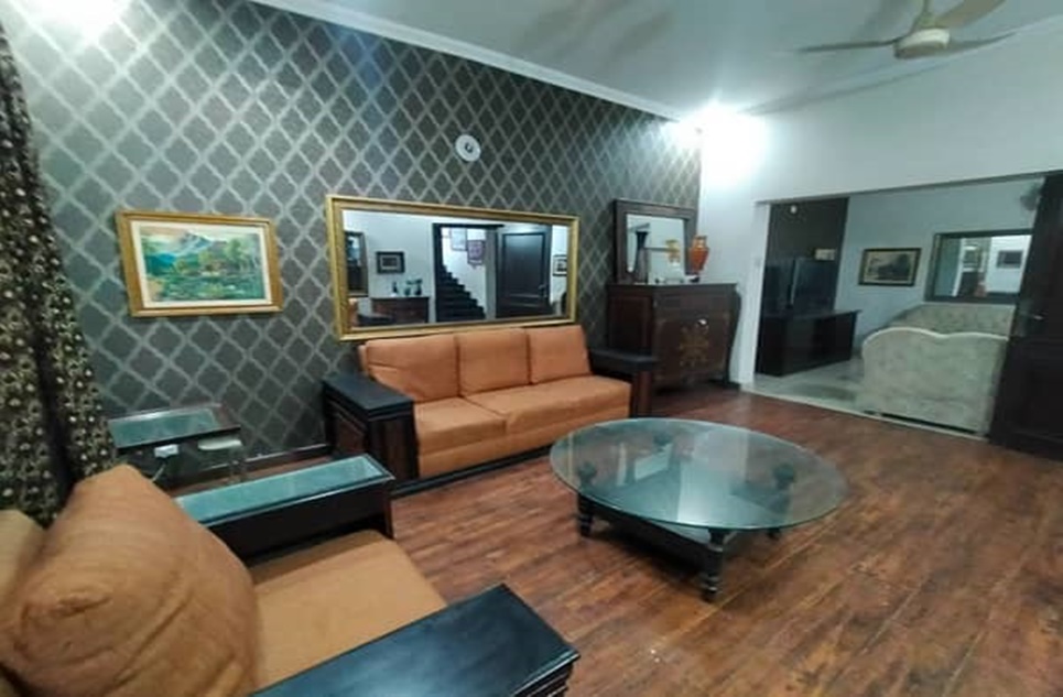 10 marla house for rent in DHA Lahore