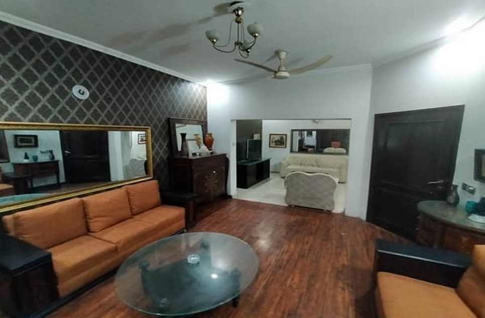 10 marla house for rent in DHA Lahore