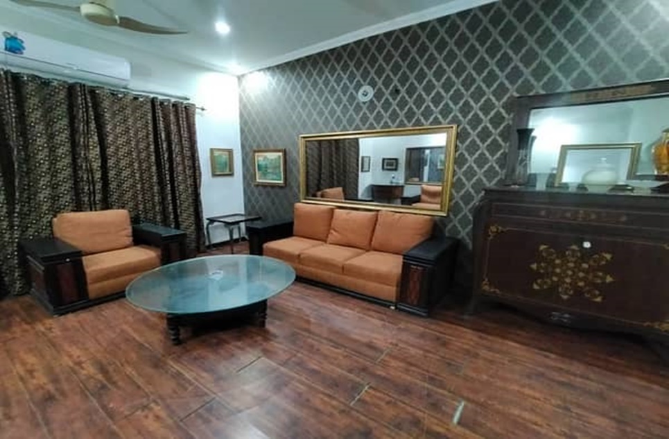 10 marla house for rent in DHA Lahore