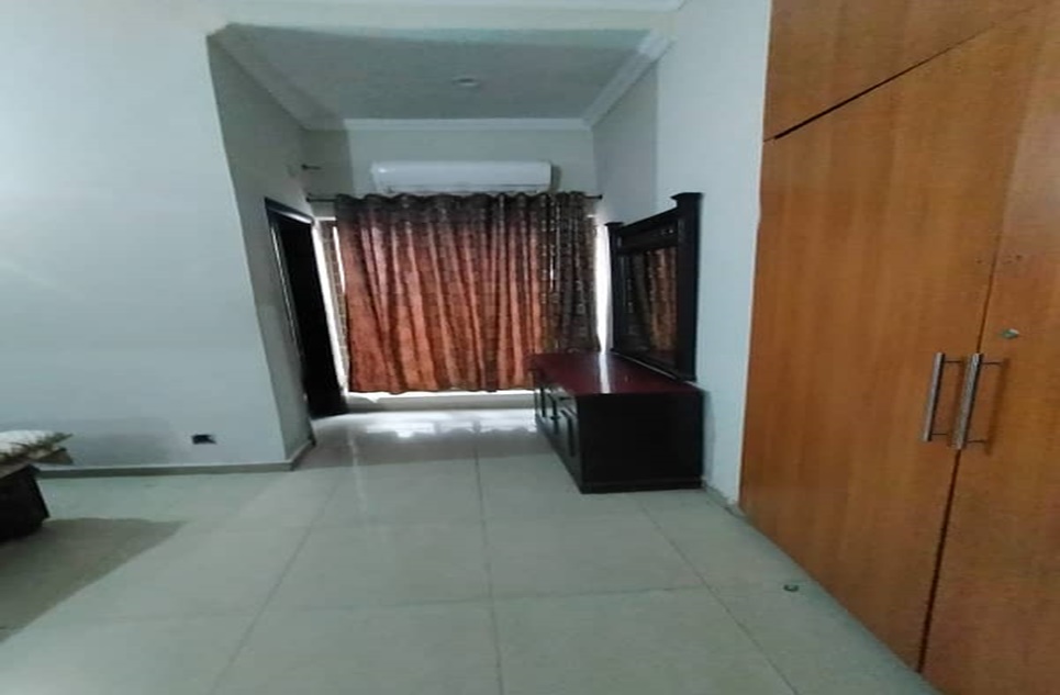 10 marla house for rent in DHA Lahore