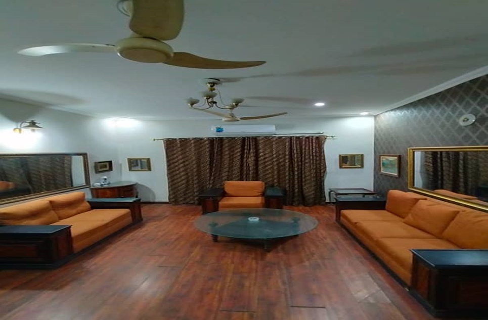 10 marla house for rent in DHA Lahore