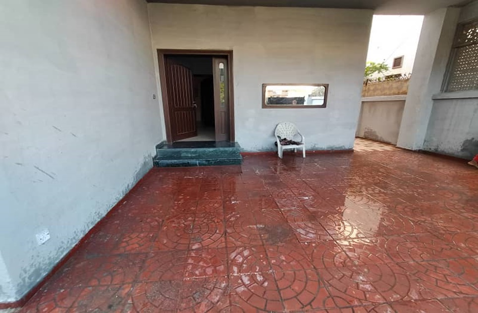 10 marla house for rent in DHA Lahore