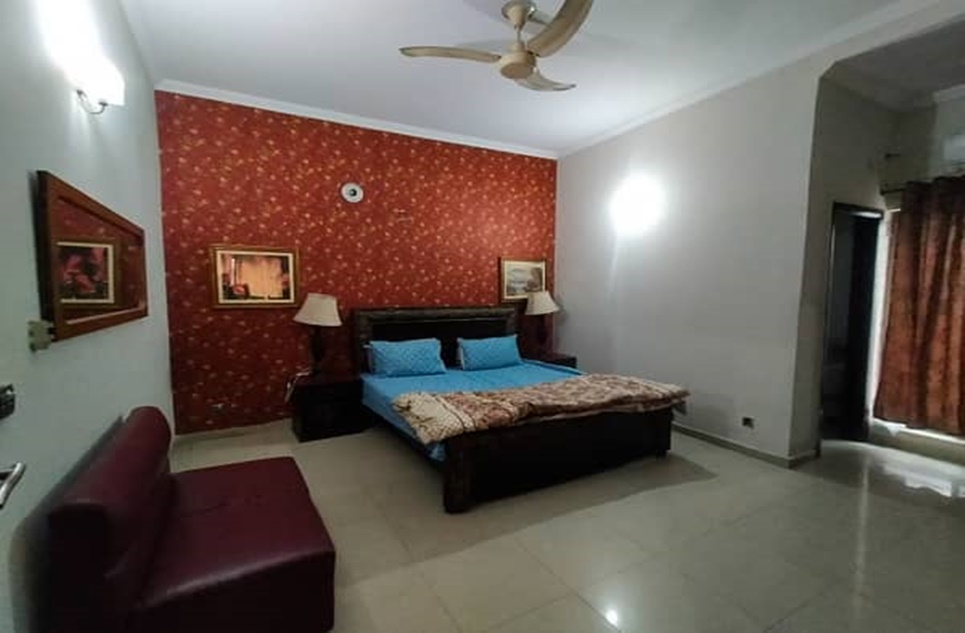 10 marla house for rent in DHA Lahore