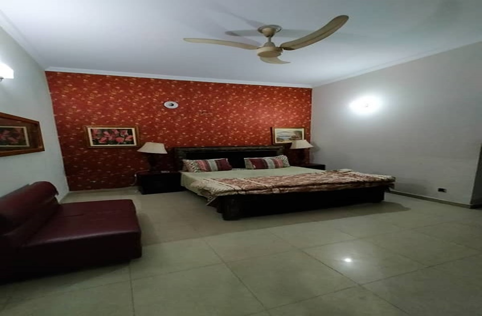 10 marla house for rent in DHA Lahore