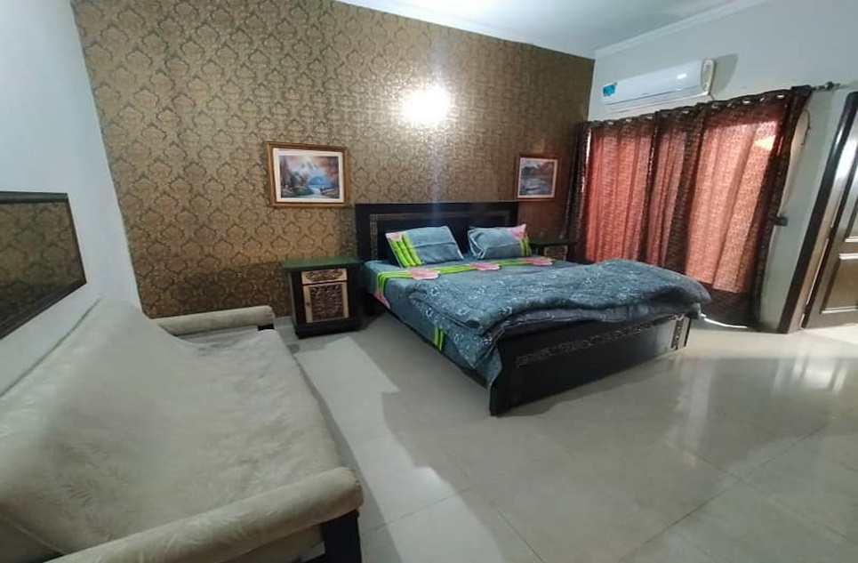 10 marla house for rent in DHA Lahore