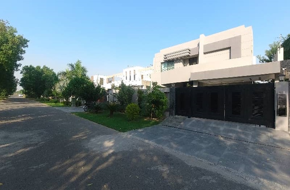 1 kanal house for rent in Phase 6 DHA Lahore