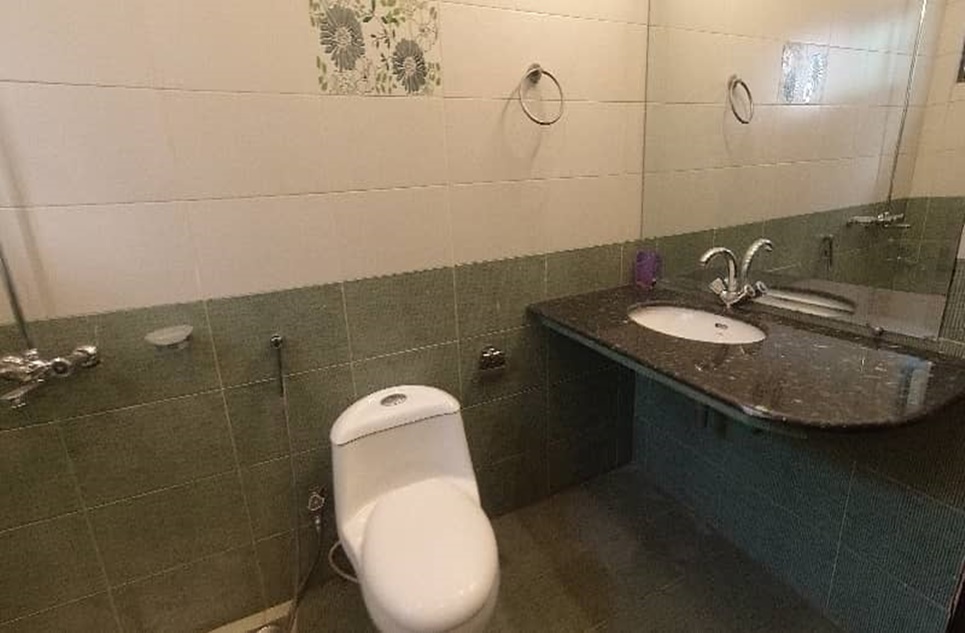 1 kanal house for rent in Phase 6 DHA Lahore