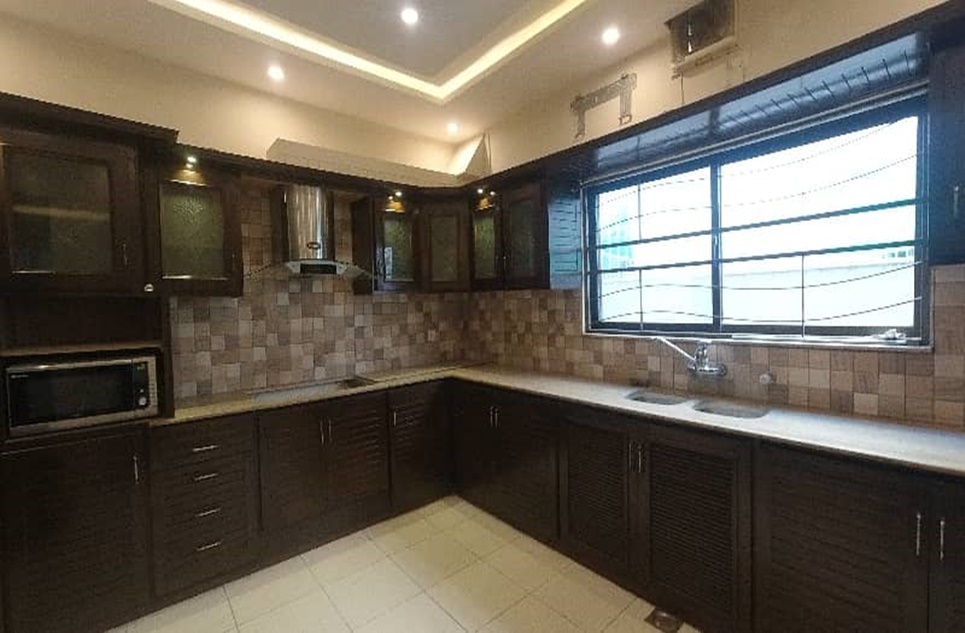 1 kanal house for rent in Phase 6 DHA Lahore