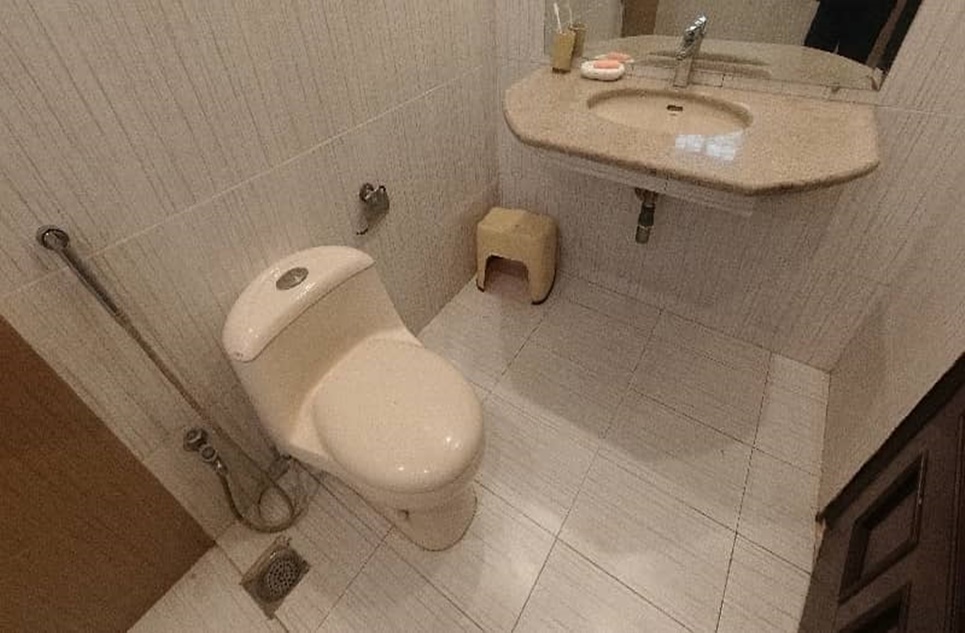1 kanal house for rent in Phase 6 DHA Lahore