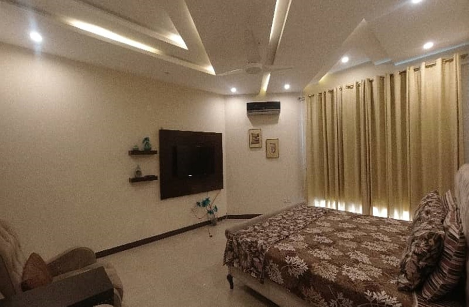 1 kanal house for rent in Phase 6 DHA Lahore