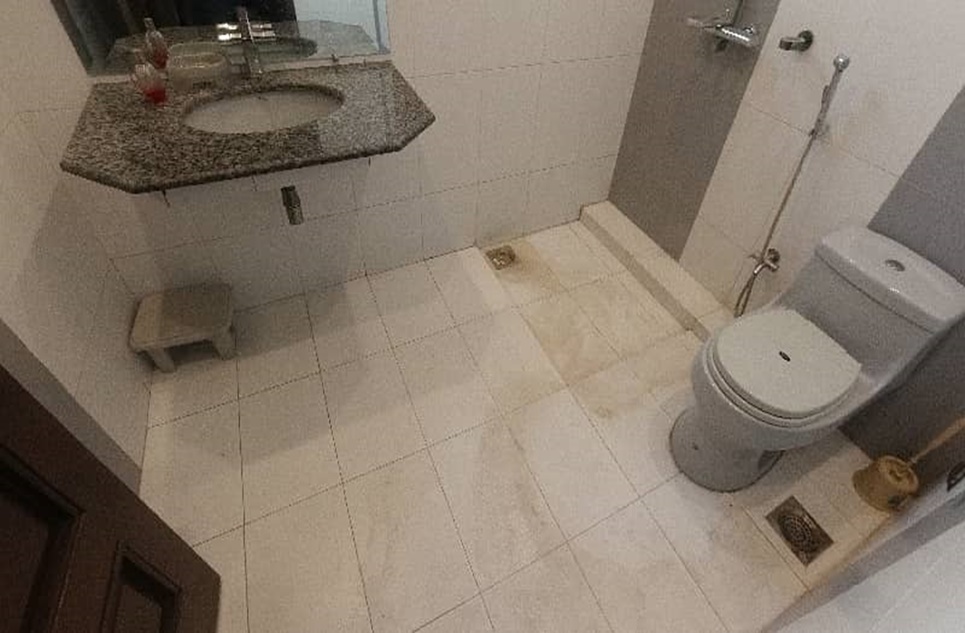 1 kanal house for rent in Phase 6 DHA Lahore