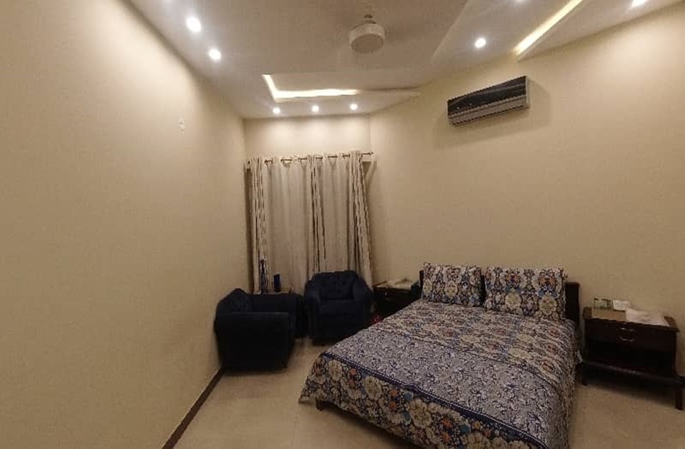 1 kanal house for rent in Phase 6 DHA Lahore