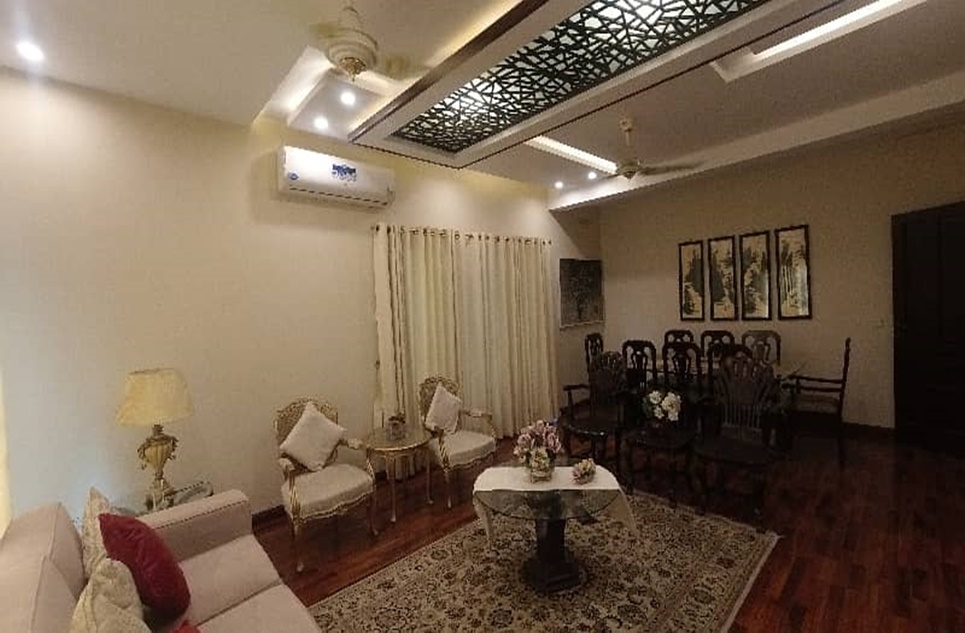 1 kanal house for rent in Phase 6 DHA Lahore