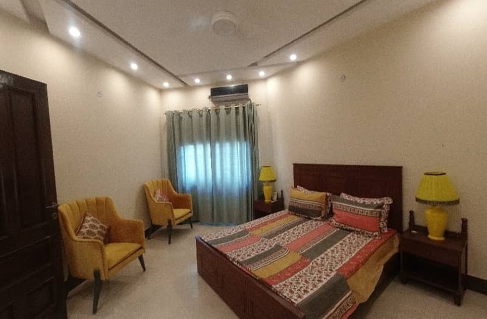 1 kanal house for rent in Phase 6 DHA Lahore