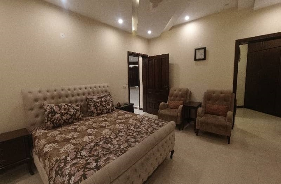 1 kanal house for rent in Phase 6 DHA Lahore