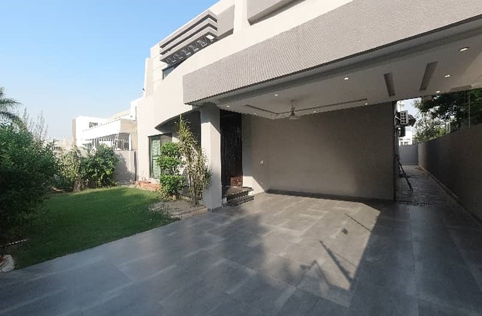 1 kanal house for rent in Phase 6 DHA Lahore
