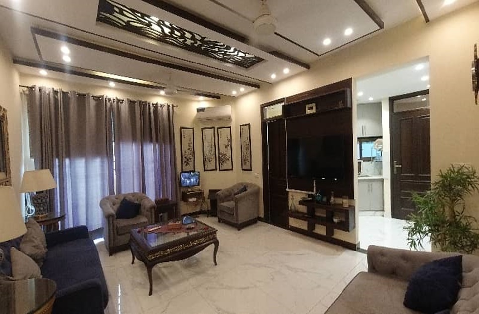 1 kanal house for rent in Phase 6 DHA Lahore